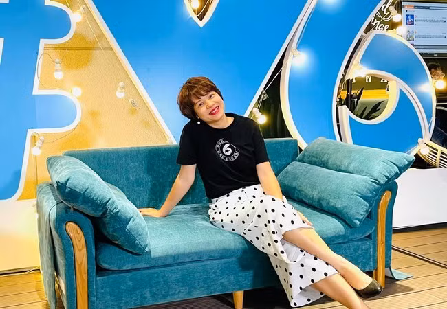 MC Diễm Quỳnh tranh thủ nghỉ ngơi sau khi kết thúc buổi quay hình áp lực.