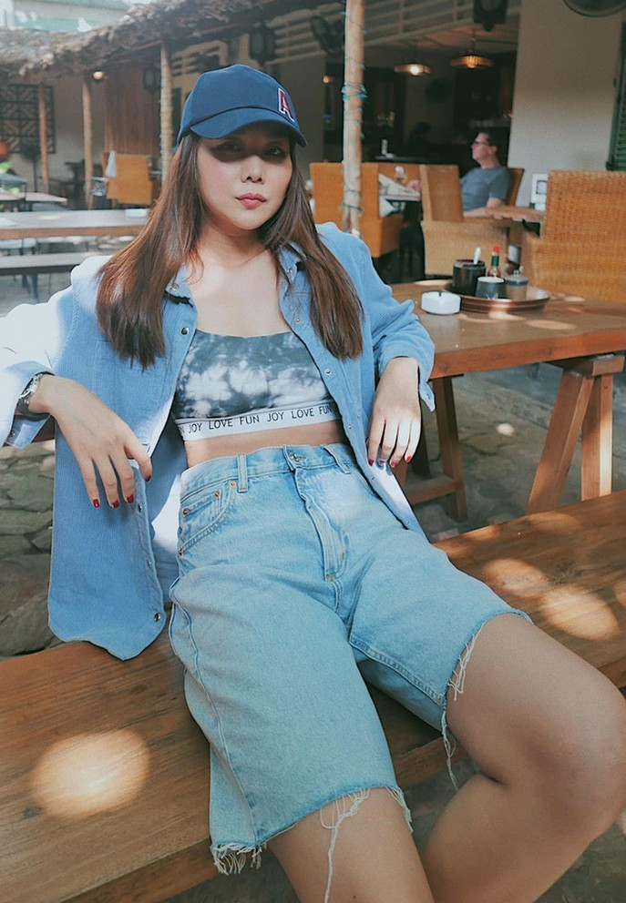 Thanh Hằng giản dị nhưng vẫn cuốn hút khi diện style denim.