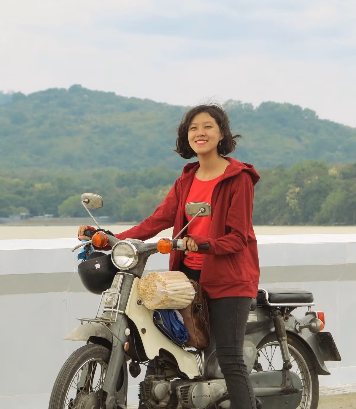 Ca sĩ Hoàng Trang khoe chiếc xe 3,5 triệu đồng cùng cô trên hành trình du ca.