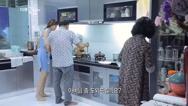 Hari Won vo tinh de lo chon di ve, ai cung xuyt xoa “qua giau”-Hinh-3