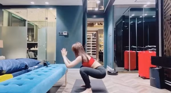 Hari Won vo tinh de lo chon di ve, ai cung xuyt xoa “qua giau”-Hinh-5