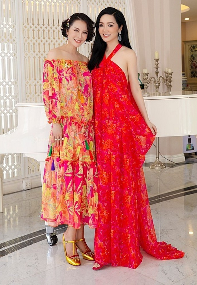 Hoa hậu Giáng My và Thanh Mai hội ngộ tổ chức tiệc tùng tại nhà riêng.