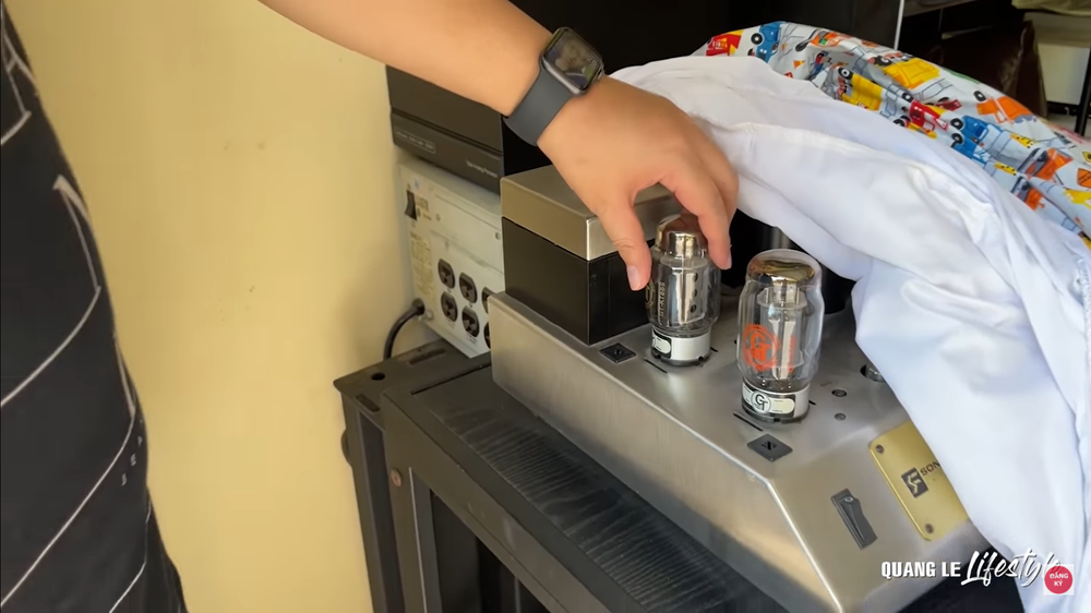 Quang Le khoe an tom hum, mua dan may 30.000 do vut xo-Hinh-4