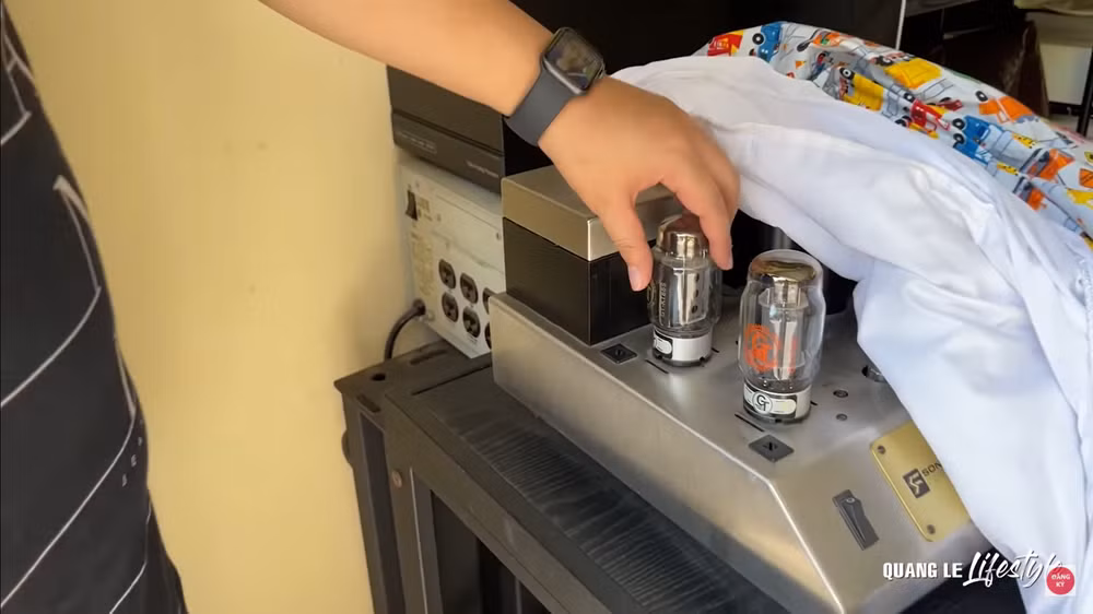 Quang Le khoe an tom hum, mua dan may 30.000 do vut xo-Hinh-4