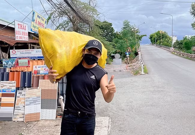 Minh Luân đón sinh nhật ý nghĩa khi tự bỏ tiền túi và vận động mạnh thường quân giúp đỡ hoàn cảnh khó khăn tại quê nhà.