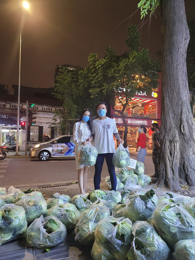 Vợ chồng Tuấn Hưng giải cứu 8 tấn nông sản giúp bà con. Cặp đôi dự tính triển khai đợt 2.