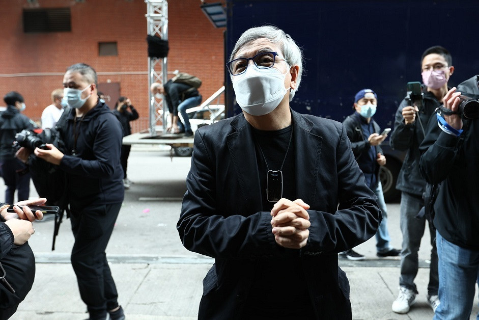 Điền Khải Văn - Trưởng hội làm phim Hong Kong, đồng thời là bạn thân của Ngô Mạnh Đạt túc trực trong suốt tang lễ. Từ lúc cố diễn viên nhập viện đến khi qua đời, Điền Khải Văn là người được gia đình giao toàn quyền phát ngôn trước truyền thông.