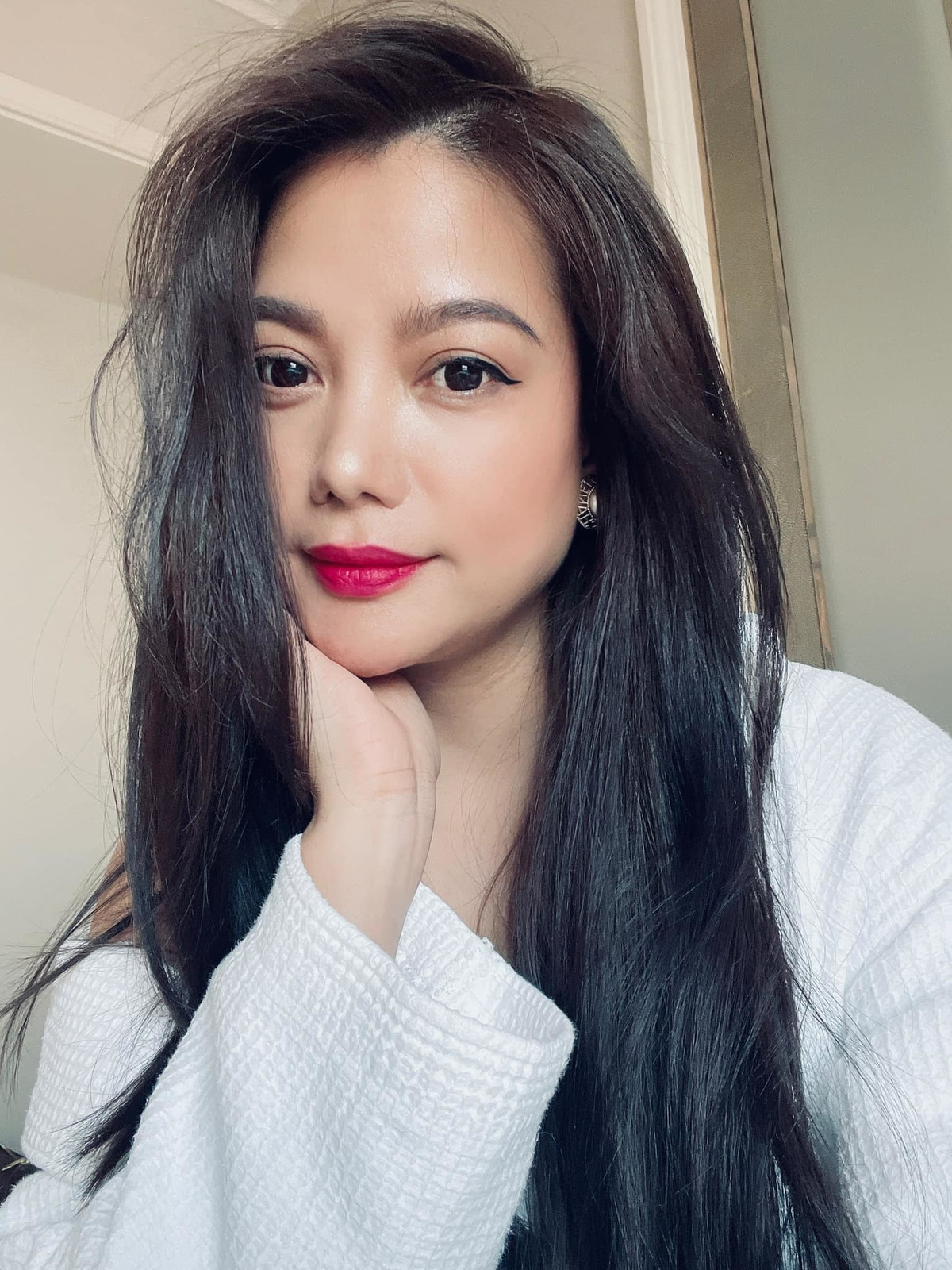 Trương Ngọc Ánh dọn dẹp nhà cửa, sắp xếp lại đồ đạc, học các lớp online, học nấu ăn, lên kế hoạch công việc tương lai, đọc sách, thiền... để thời gian trôi không vô ích.