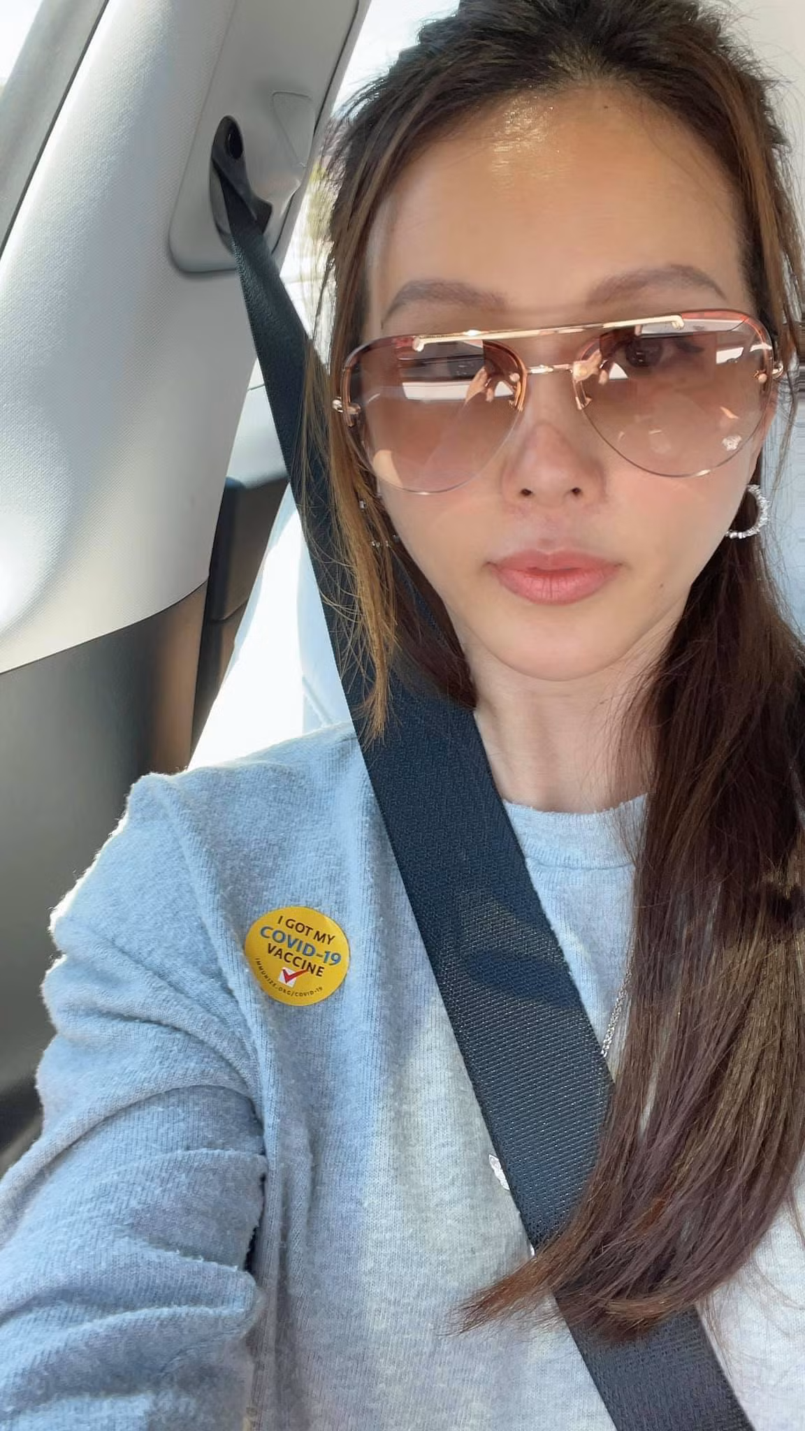 Hoa hậu Thu Hoài hoàn tất mũi tiêm vắc-xin thứ 2.