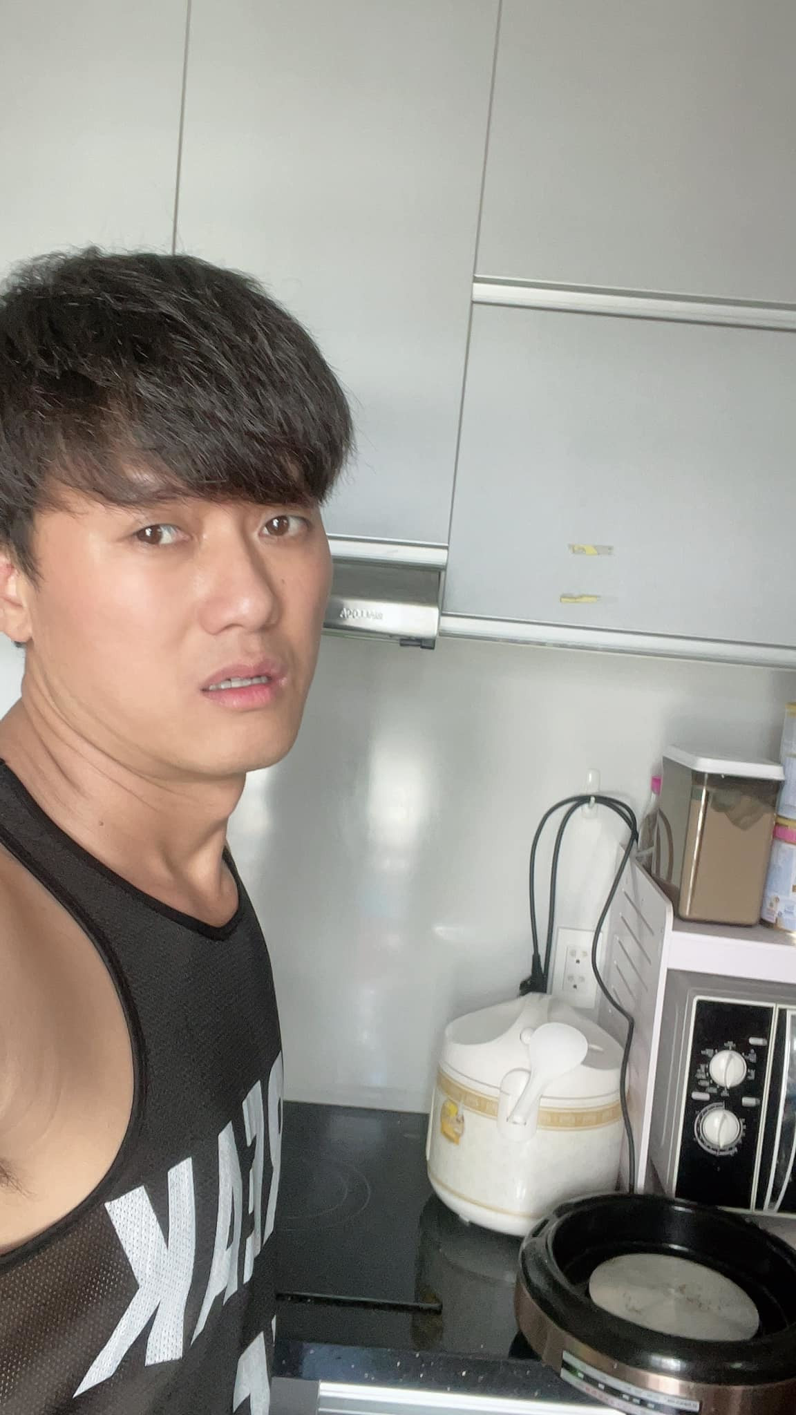 Quách Ngọc Tuyên thấy bất lực khi bếp hư đúng lúc TP.HCM giãn cách xã hội.