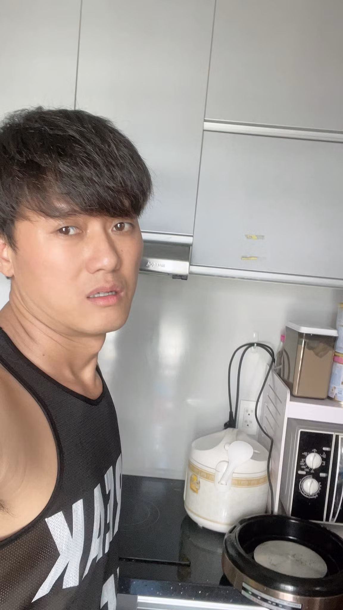 Quách Ngọc Tuyên thấy bất lực khi bếp hư đúng lúc TP.HCM giãn cách xã hội.