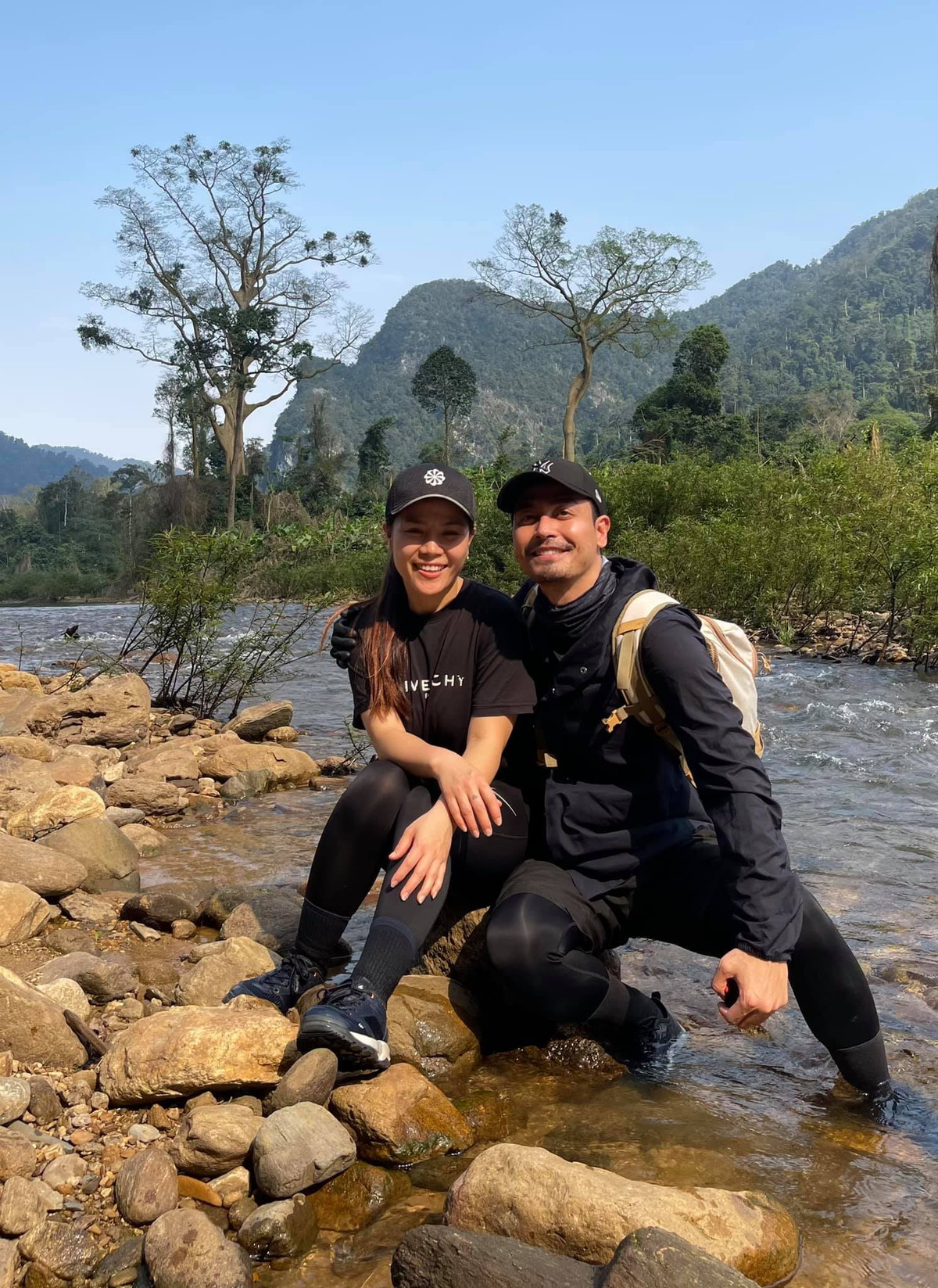 Sao Việt hôm nay 6/9: Phan Anh gửi lời chúc ngọt ngào đến vợ: "Điều tuyệt vời nhất là được nắm tay nhau đi qua bão giông, đi tới bình yên, đi xuyên những nỗi vui và cả ở trong những niềm buồn… để hiểu rằng tất cả sẽ tàn phai, chỉ tình thương ở lại".