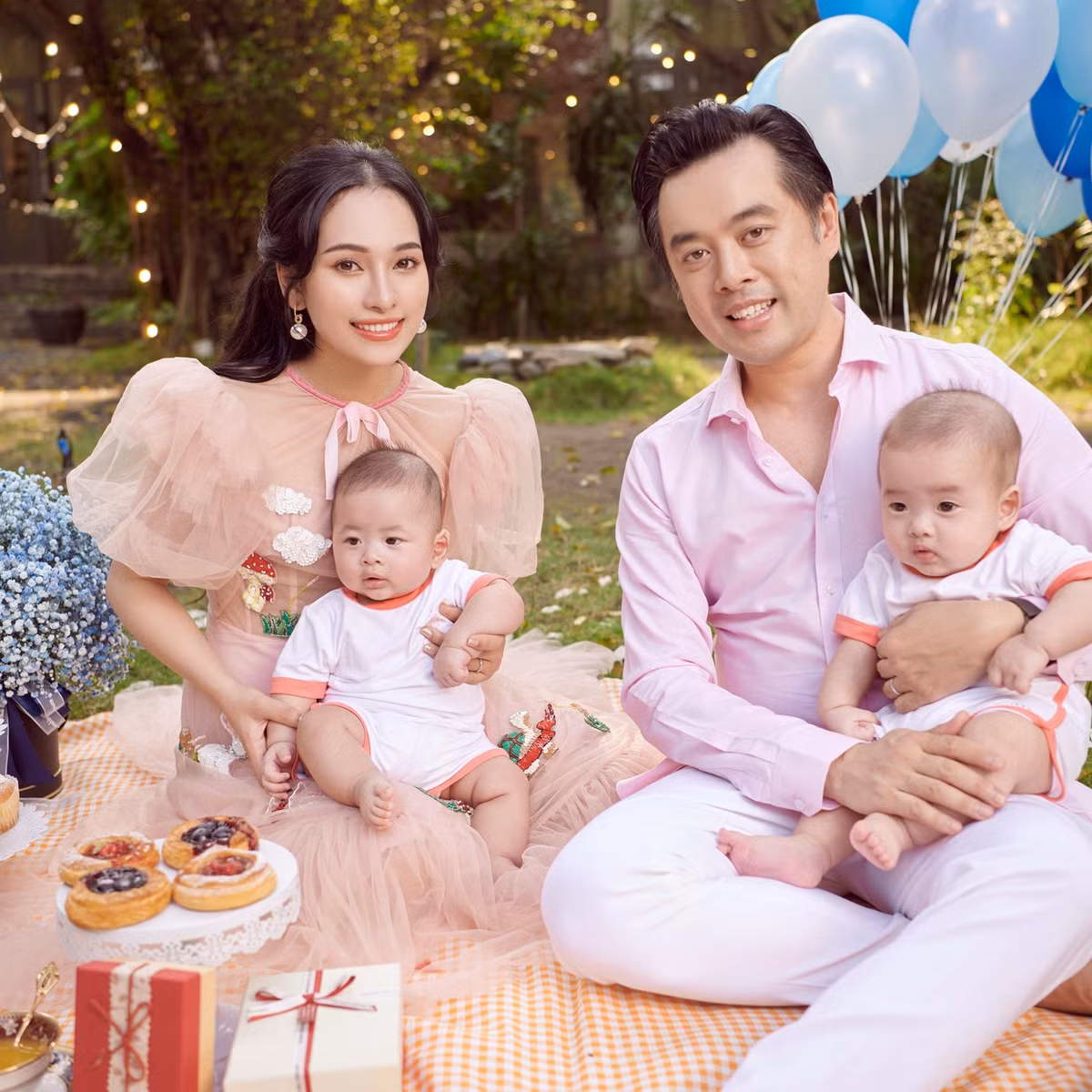 Cặp đôi quyết định về chung nhà vào tháng 6/2019 chỉ sau 6 tháng hẹn hò. Cuối tháng 10/2020, Dương Khắc Linh và bà xã Sara Lưu vui mừng đón hai con trai sinh đôi Mickey và Jerry.