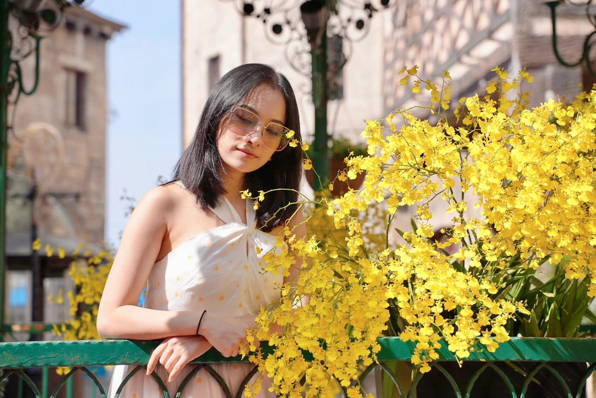 Bà xã Dương Khắc Linh cũng ưa chuộng phong cách nữ tính.