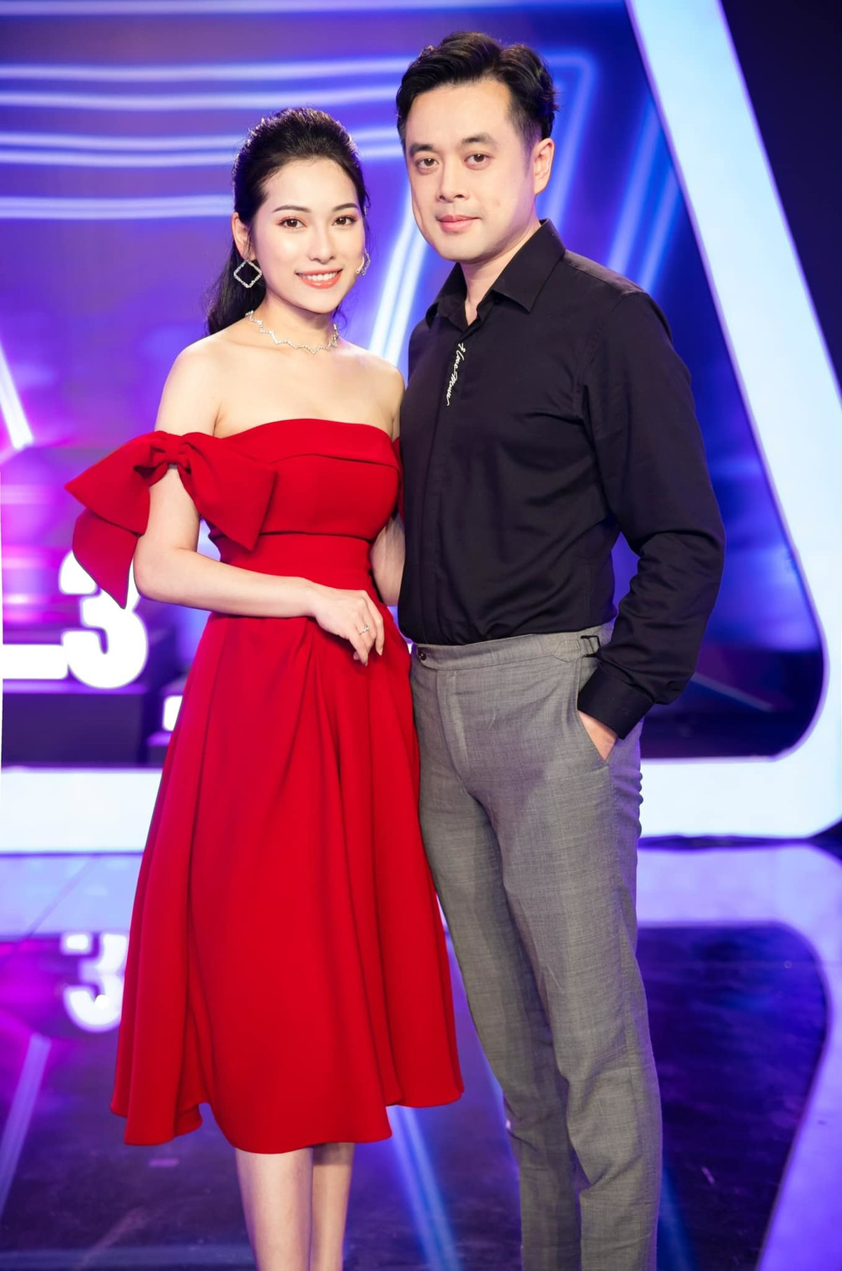 Sara Lưu đẹp rạng ngời khi sánh đôi với chồng - nhạc sĩ Dương Khắc Linh.