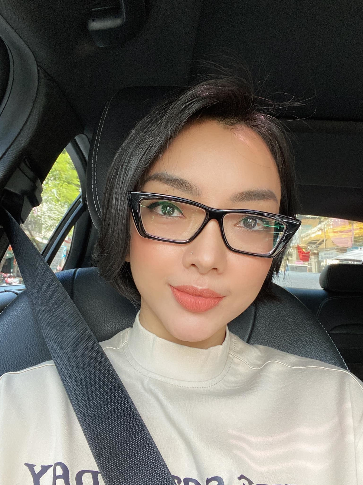 NSƯT Phương Anh đi quay vlog mùa dịch.