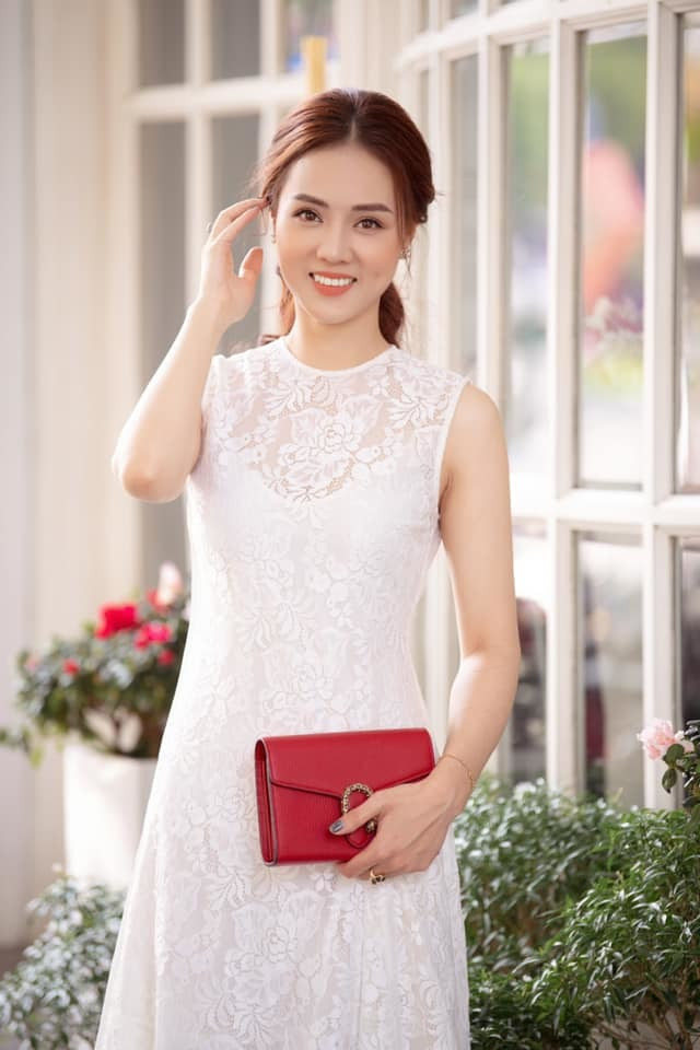 Bà xã Công Lý buồn nhưng không thể nói ra.