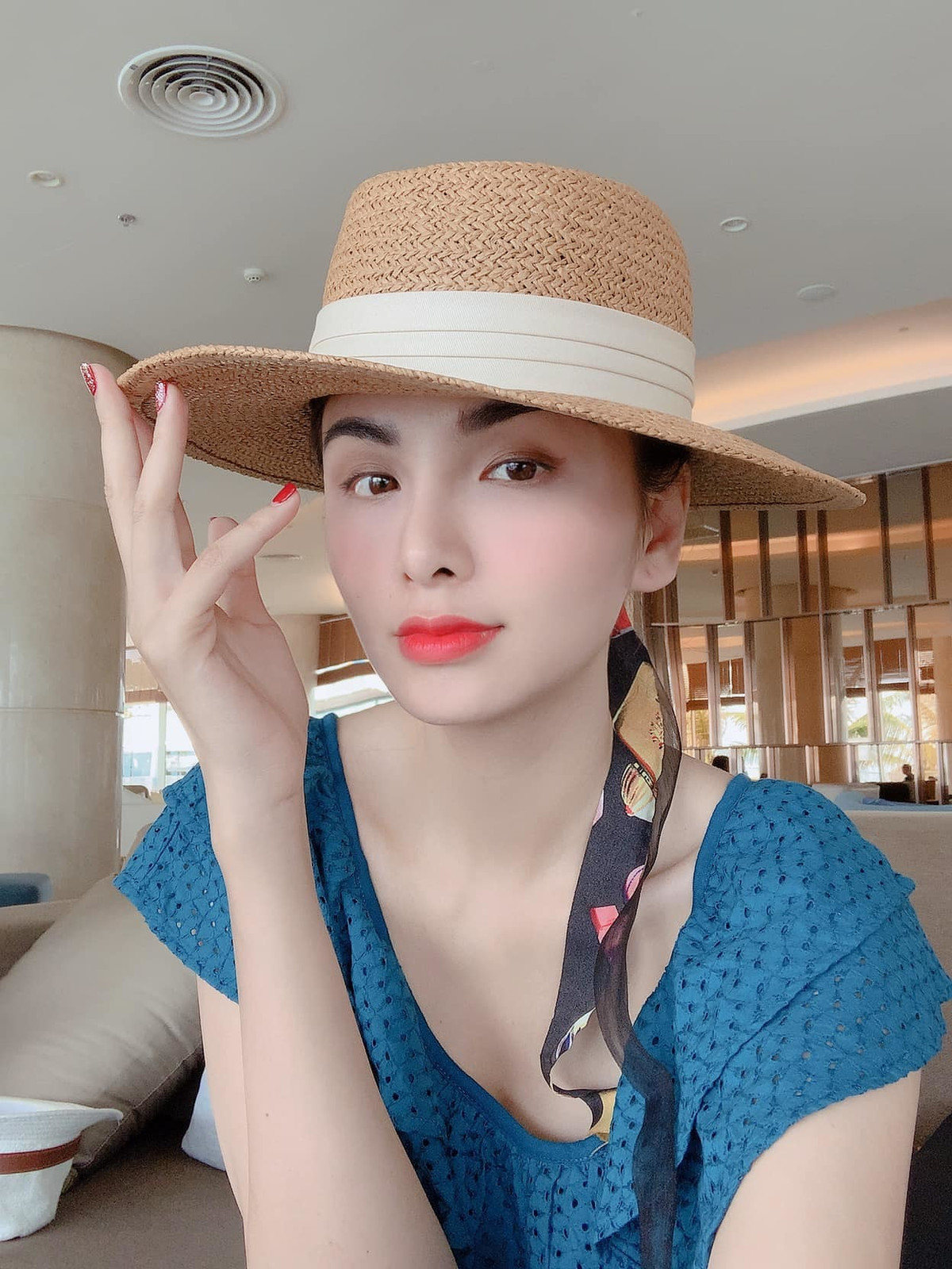 Diễm Hương đăng ảnh vì sợ khán giả quên mình.