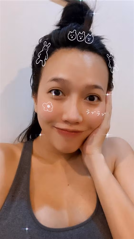 Dieu Nhi mac do giau bung lum lum sau sinh 10 ngay?-Hinh-4