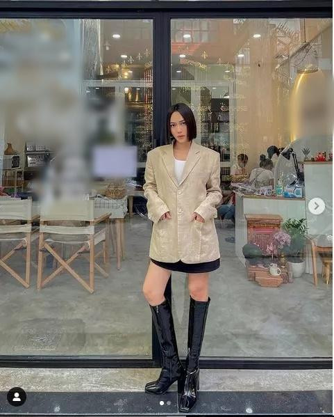 Dieu Nhi mac do giau bung lum lum sau sinh 10 ngay?