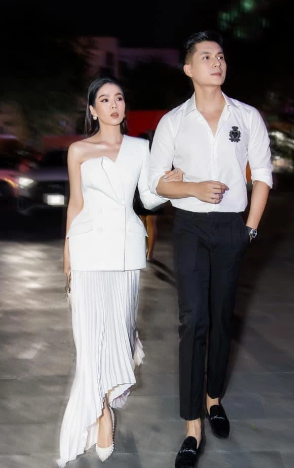 Lam Bao Chau tang Le Quyen qua 8/3 dat gia kem loi ngon tinh-Hinh-2