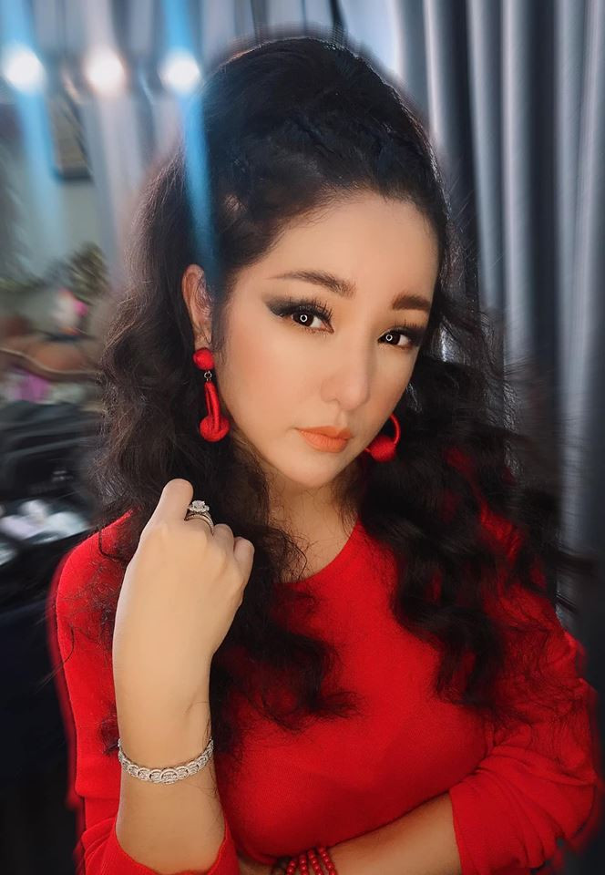 Thuy Nga bi don qua doi: 