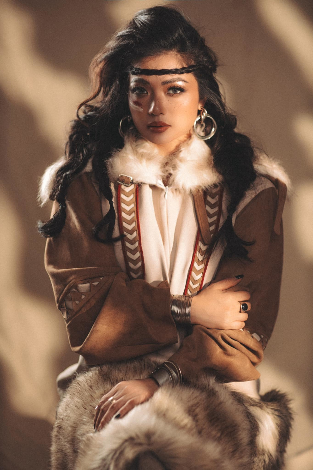 Diễn viên Kiều Anh chụp ảnh phong cách khác lạ.