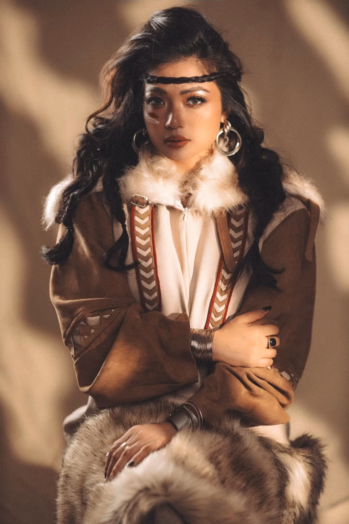 Diễn viên Kiều Anh chụp ảnh phong cách khác lạ.