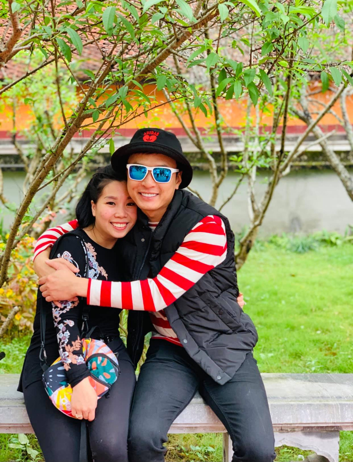 Vợ chồng Hồng Đăng đăng ảnh kỷ niệm cách đây mấy năm tại chùa Hương.