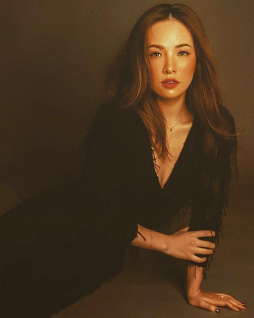 Đan Lê đăng ảnh kiểu 'thời phục hưng'.