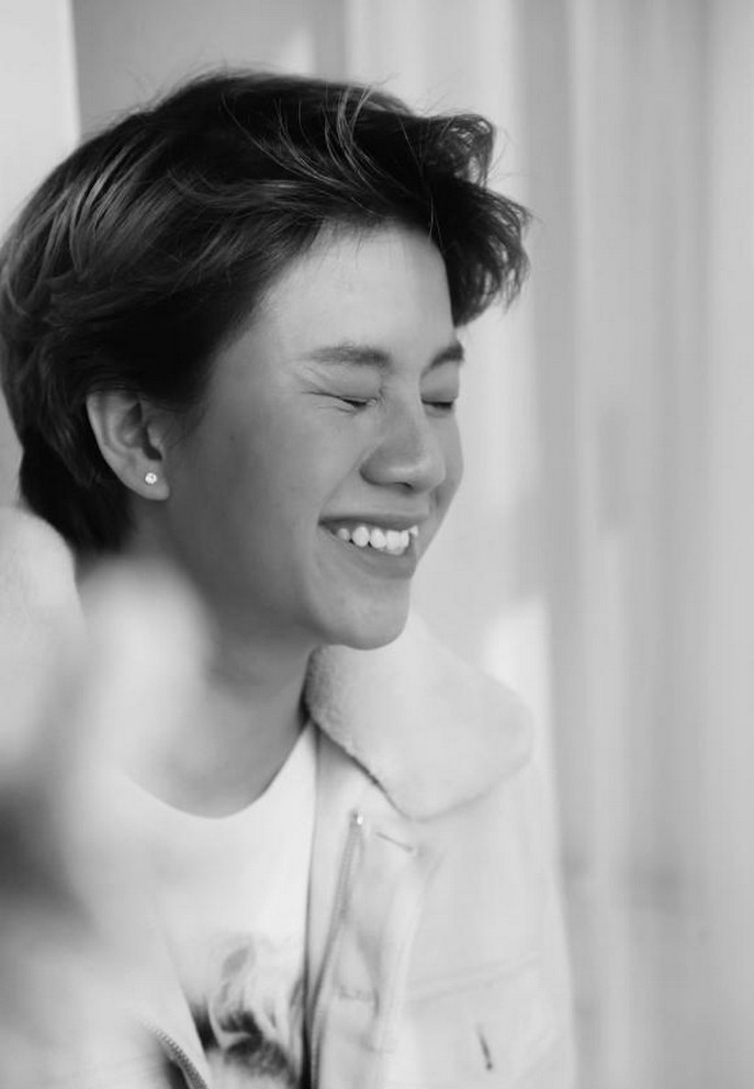 "Mỗi lần nghĩ đến những chuyện buồn... Thì tôi thấy buồn", Bảo Hân tếu táo.