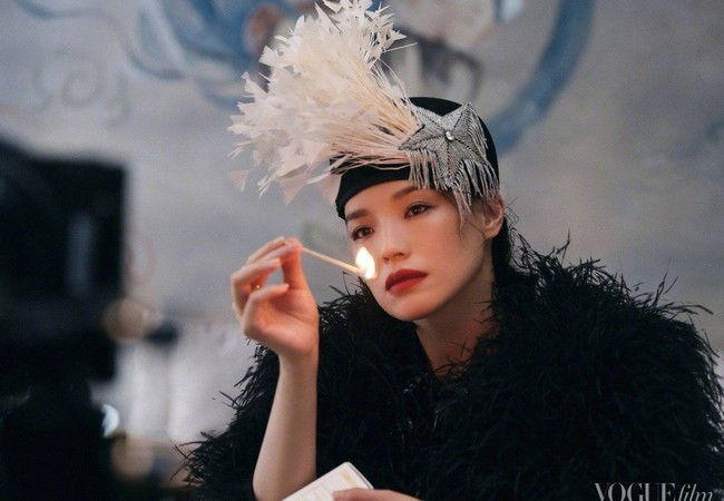 "Ở tuổi 45, Thư Kỳ vẫn là minh tinh tỏa sáng trong làng giải trí. Sức hút của cô ấy đến từ sắc vóc, tài năng và nhất là khí chất - thứ mà nhiều ngôi sao trẻ hiện nay vẫn đang kiếm tìm", trang tin nhận xét.