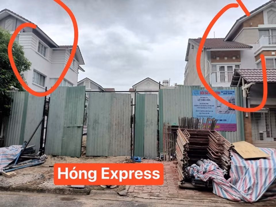 Dan mang chat van 7 bat thuong viec Thuy Tien xay biet thu moi