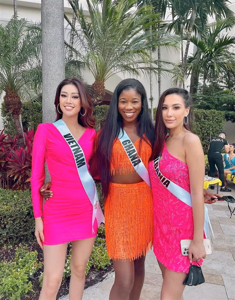  Hiện tại, cuộc thi Miss Universe 2020 đang bước vào giai đoạn gây cấn, các thí sinh đang tất bật tập luyện cho 3 đêm thi quốc phục, bán kết và chung kết. Chung kết Miss Universe 2020 diễn ra vào 16/5, giờ Mỹ, tức sáng 17/5, giờ Việt Nam.