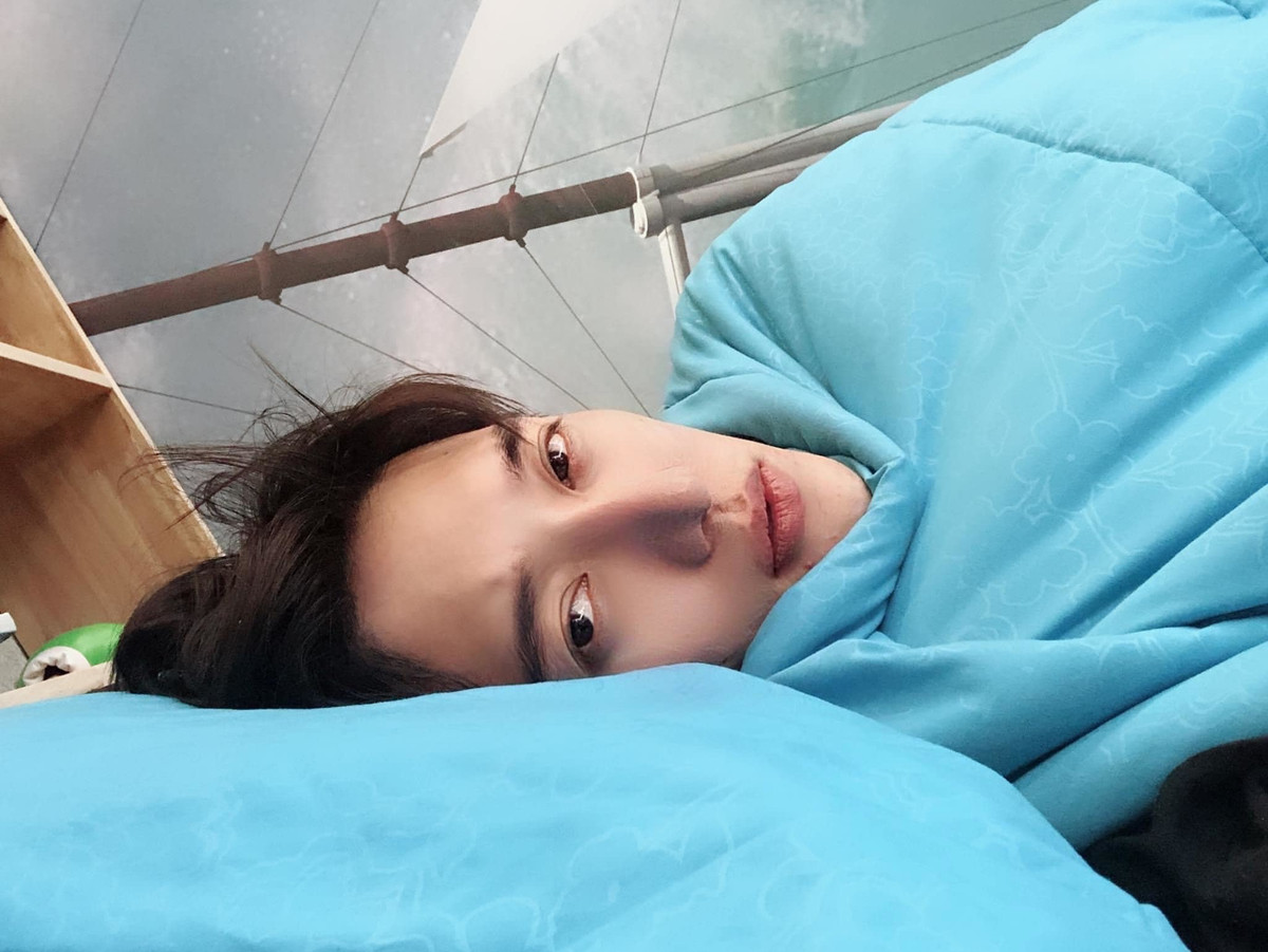 Châu Đăng Khoa thấy trong người không khỏe.