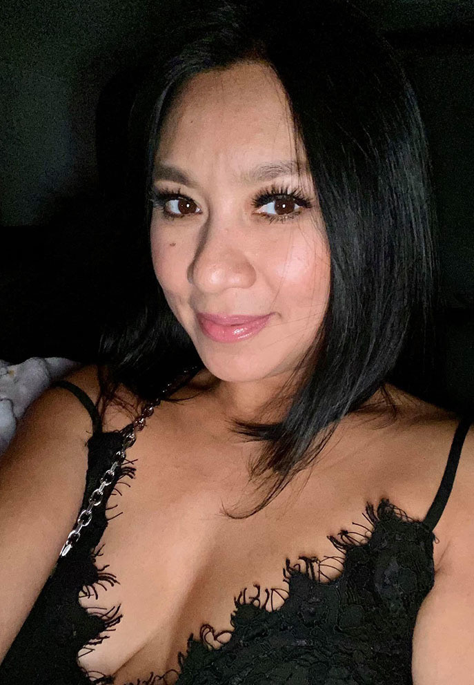 Người đẹp màn ảnh một thời vẫn theo đuổi phong cách gợi cảm dù chưa lấy lại được vóc dáng sau sinh con.