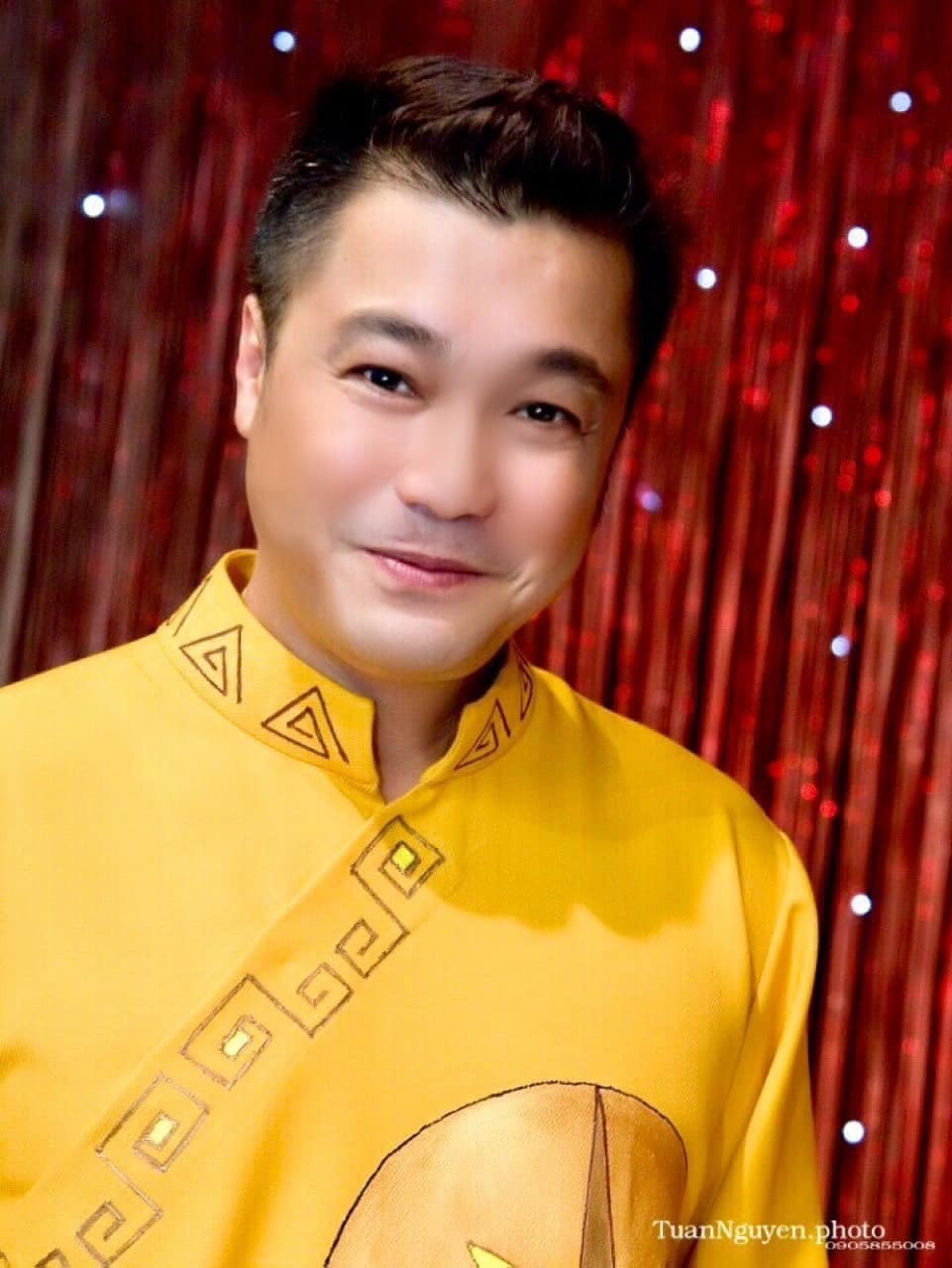 Sao Việt hôm nay 9/7: Lý Hùng viết: "Hãy cười thật hồn nhiên, như lần đầu tôi gặp em. Cười như chưa từng có bất kỳ khó khăn nào xảy ra trên cuộc đời này".