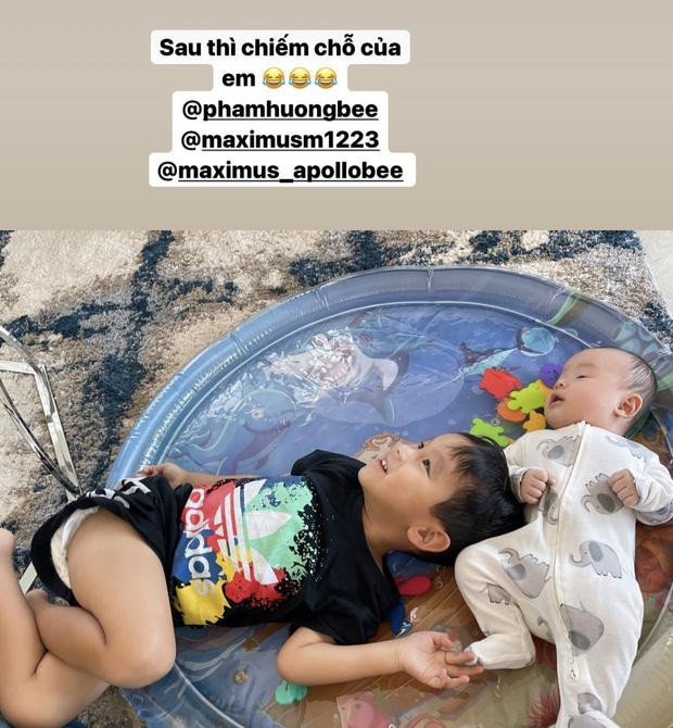 Ảnh hai con quấn quýt bên nhau khiến người hâm mộ "lụi tim".