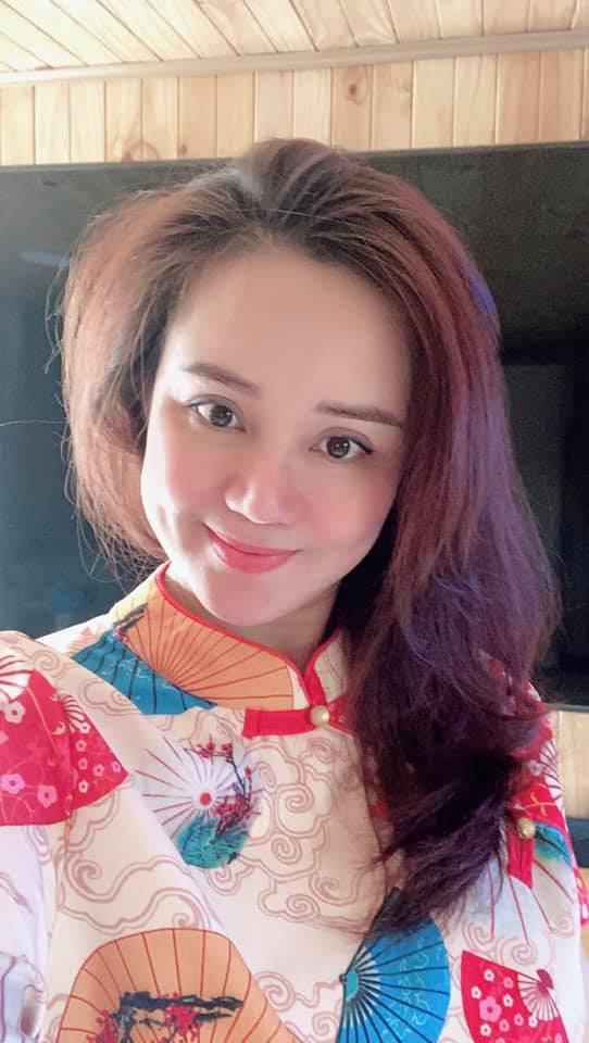 Thậm chí trong giai đoạn thai kỳ, khi gương mặt phù hơn so với bình thường, Vy Oanh cũng đã sở hữu gương mặt Vline, cánh mũi thon hơn hẳn.