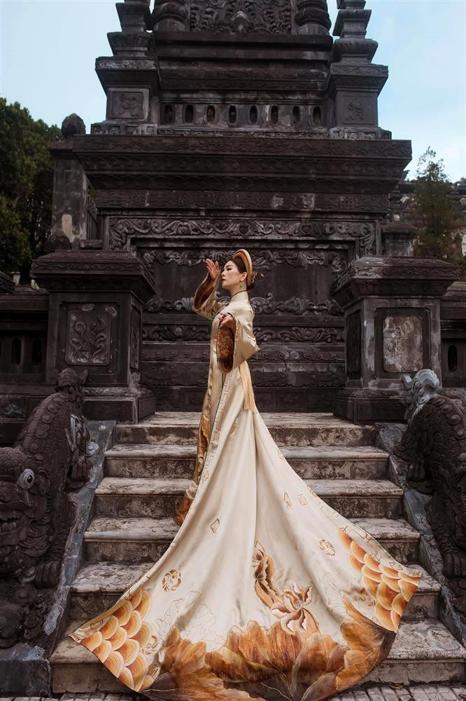 Netizen chê Lệ Quyên già, make up xấu khi đứng với bạn trai kém 12 tuổi thì giọng ca "Tình Lỡ" đăng ảnh đứng một mình, quay nửa mặt thôi cho hết ý kiến!