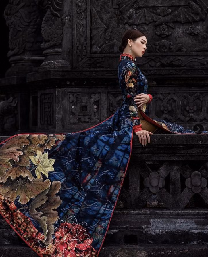 Tuy nhiên, cho đến tận thời điểm hiện tại, trên trang cá nhân của Lệ Quyên chỉ đăng những bức ảnh cô chụp một mình. Thế nhưng không biết ai đã sở hữu được bộ ảnh và tung hê khá nhiều tấm hình khác với sự xuất hiện của Lâm Bảo Châu.