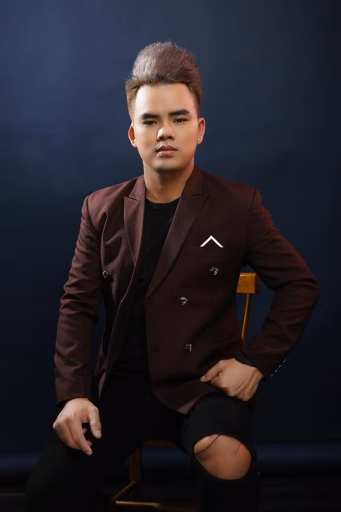 Luu Chan Long ke Phi Nhung hat cho chua 