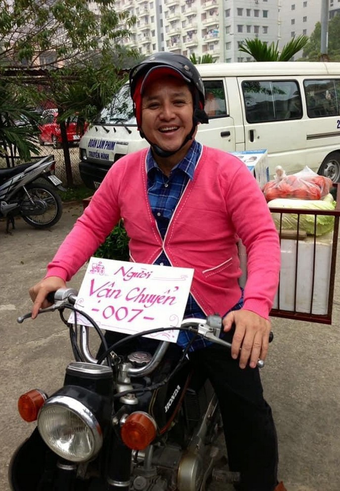 Nghệ sĩ Chí Trung hài hước ví mình là điệp viên 007 chuyên vận chuyển đồ.