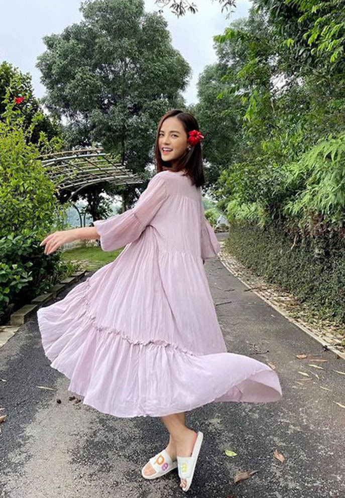 Thu Quỳnh mong cả nước sớm đẩy lùi dịch bệnh để được tung tăng đi lại.