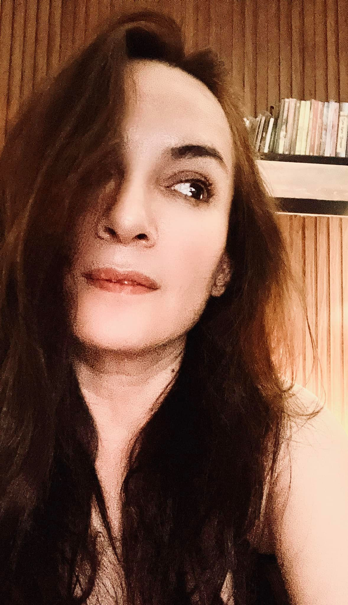 Phi Nhung cho rằng phụ nữ trung niên có khí chất không tuổi nào có được. Đó là sự mặn mà trong lối sống, ứng xử được cô đúc theo năm tháng sống.