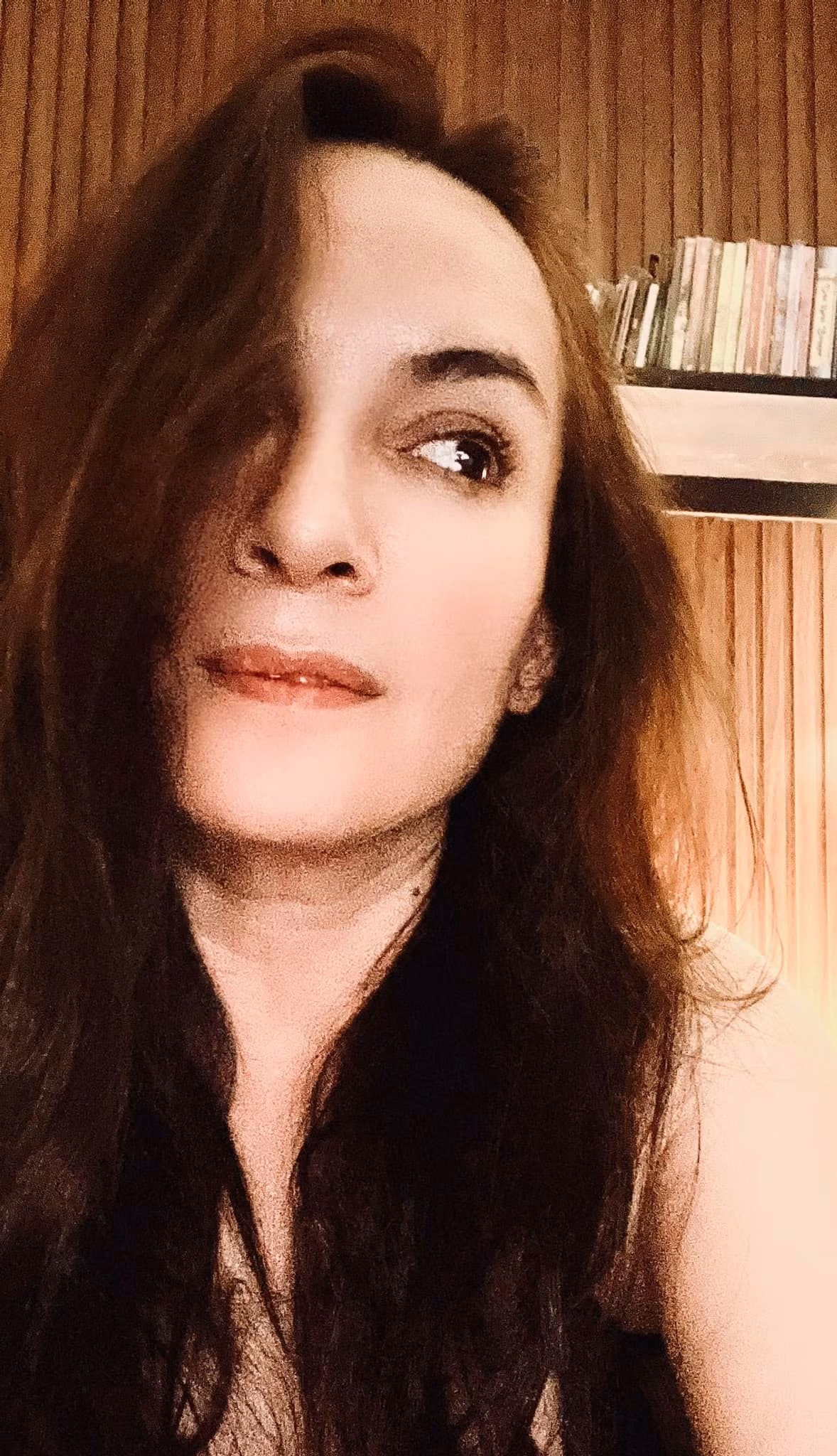 Phi Nhung cho rằng phụ nữ trung niên có khí chất không tuổi nào có được. Đó là sự mặn mà trong lối sống, ứng xử được cô đúc theo năm tháng sống.