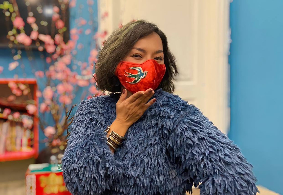 Thái Thùy Linh hát ngẫu hứng cổ vũ các tình nguyện viên hiến máu ở Viện Huyết học - Truyền máu Trung ương.