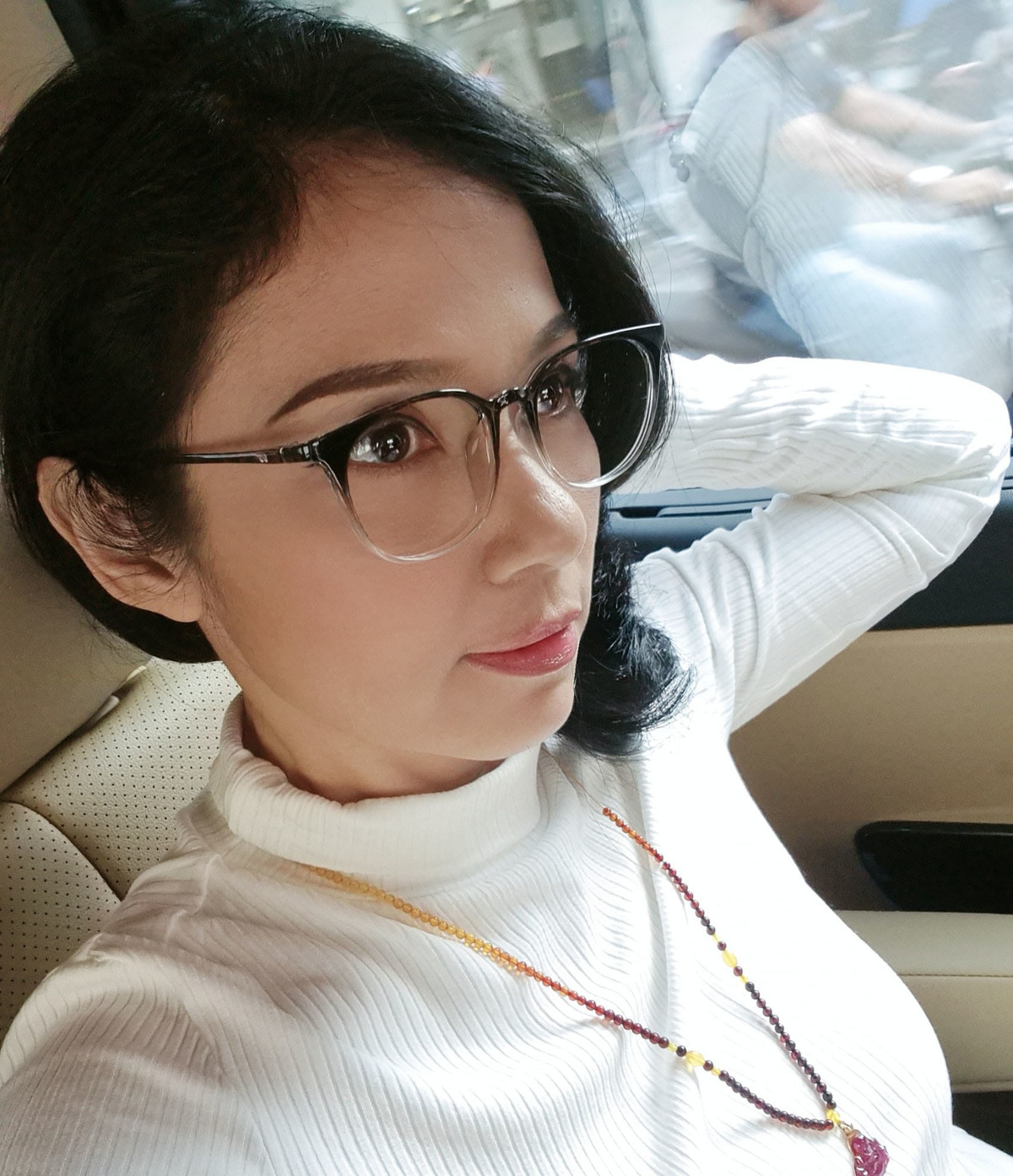 Nữ diễn viên vẫn giữ được đôi mắt to tròn, gương mặt đẹp như những năm tháng cô "làm mưa làm gió" trên các bộ ảnh lịch của Việt Nam.