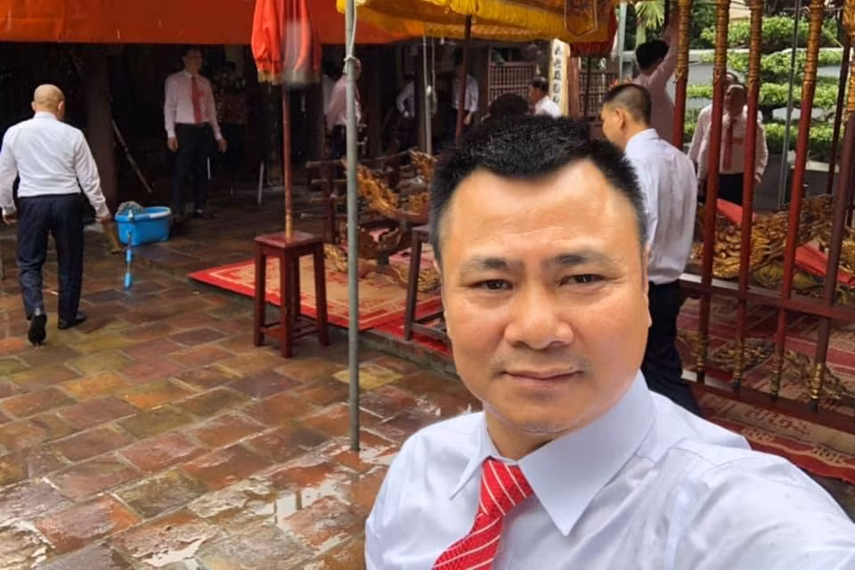 Quoc Khanh, Cong Ly va dan nghe si mung NSND Tu Long len lao