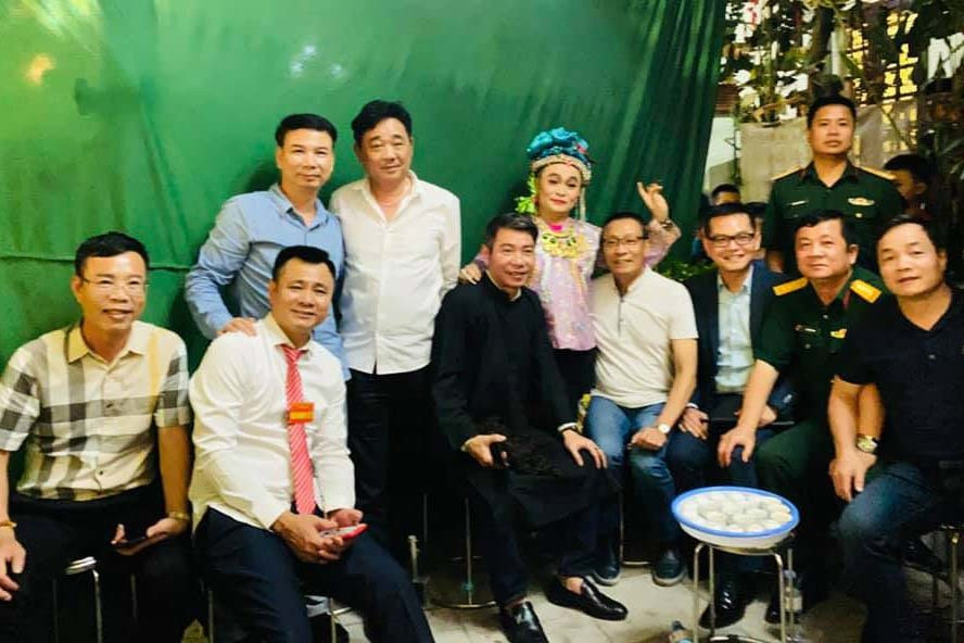 Quoc Khanh, Cong Ly va dan nghe si mung NSND Tu Long len lao-Hinh-4